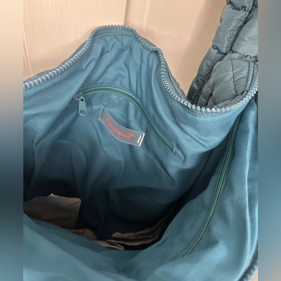 NWT Free People Movement Quilted Carryall Bag in Pine - Picture 7 of 7